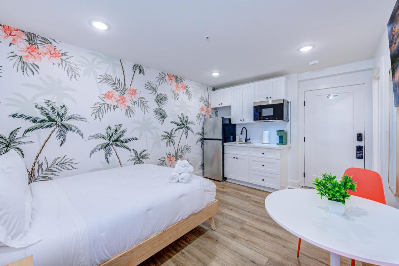 In Living Coral Studio Apartment Галвестон Экстерьер фото