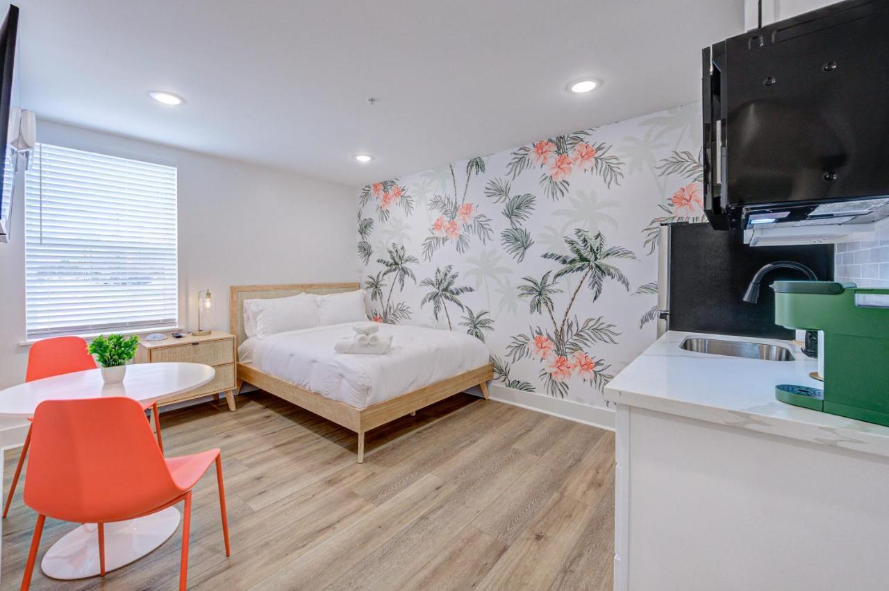 In Living Coral Studio Apartment Галвестон Экстерьер фото